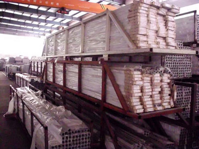 江蘇鼎飛太陽能科技 專業制造太陽能光伏組件及新型建筑材料